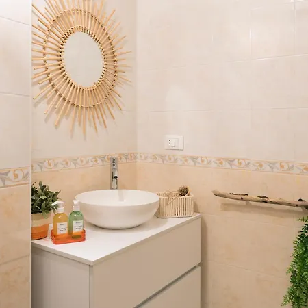 Elegante Bilocale Con Vista Mare E Parcheggio Daire *