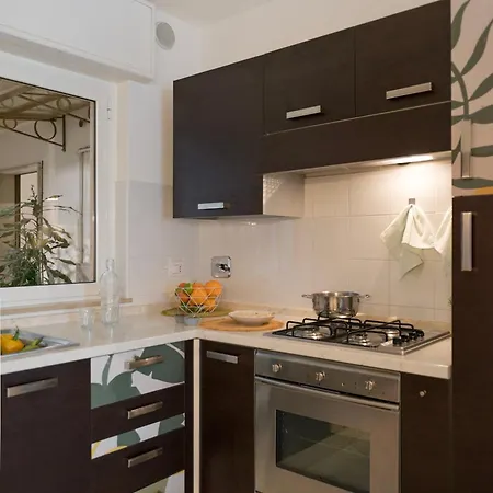 Apartamento Elegante Bilocale Con Vista Mare E Parcheggio