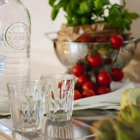 Elegante Bilocale Con Vista Mare E Parcheggio شقة