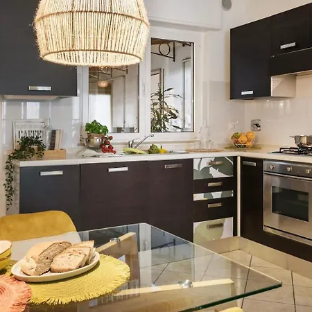 Elegante Bilocale Con Vista Mare E Parcheggio